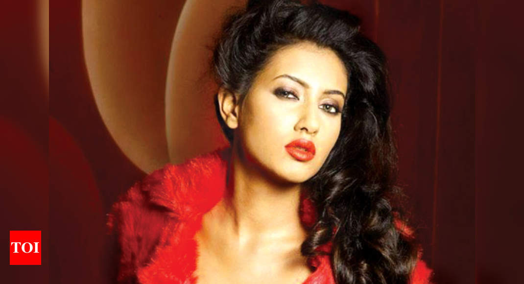 Additi Gupta to enter Qubool photo