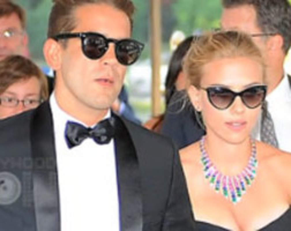 
Scarlett Johansson marries Romain Dauriac
