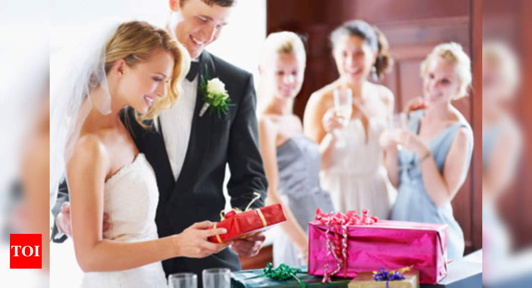 Top 71 Wedding Gift Ideas You Should Bookmark Now  WeddingBazaar