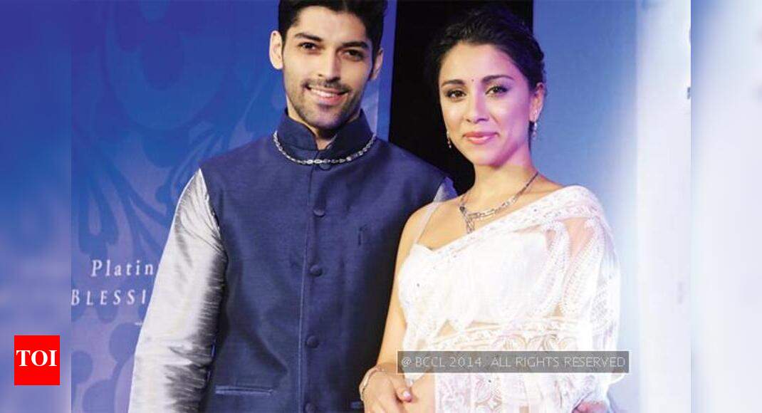 Amrita Puri and Smaran Sahu showcase EVARA Platinum Blessings in Mumbai ...