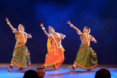 Radhika Shurajit performed a dance musical at Utsav Music's tribute to MS Subbulakshmi at Sri Krishna Gana Sabha in Chennai