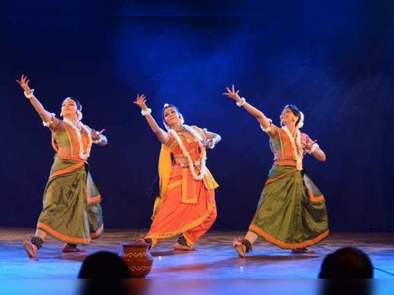 Radhika Shurajit performed a dance musical at Utsav Music's tribute to ...