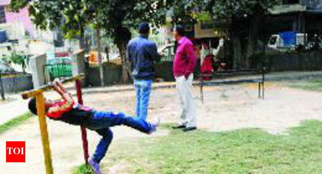 Swing crashes, 5yearold Delhi girl killed Delhi News Times of India
