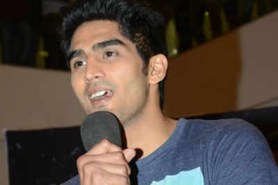 Vijender Singh and Esha Deol visit Pune to promote reality show