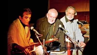 Tom Alter, Uday Chandra and Chander Mohan Khanna perform together in Lucknow