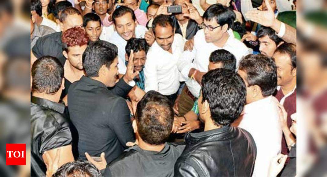 Allu Arjun Mobbed | Telugu Movie News - Times Of India