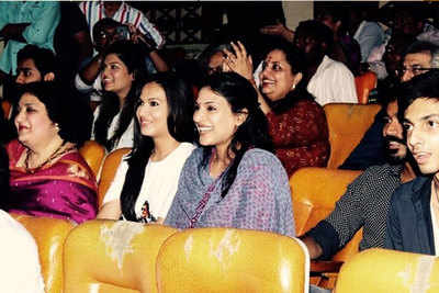 Rajinikanth's family watches 'Lingaa' with his fans