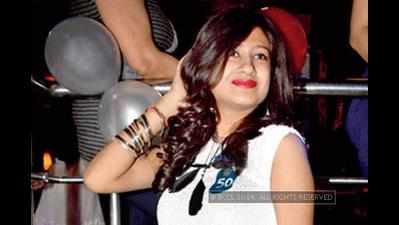 Anusha wins Rockstar title at Rockstar theme party in Lucknow