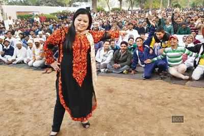 Bharti in Tihar jail to spread cheer as part of channel’s campaign