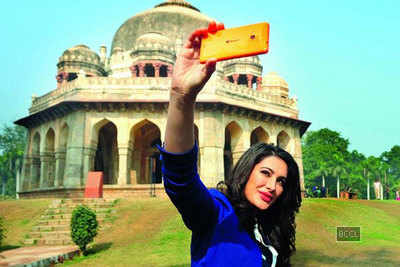 Nargis Fakhri launches ‘Romancing India with Lumia 535’ campaign in Delhi