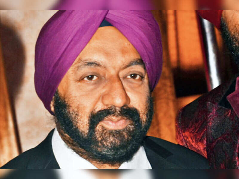 Politician Vikramjit Singh Sahney attends Gurcharan and Amarjeet's son