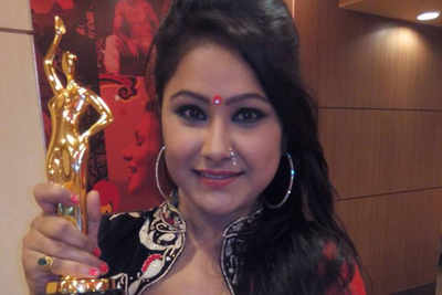 Priyanka Pandit gets Best Actress Award