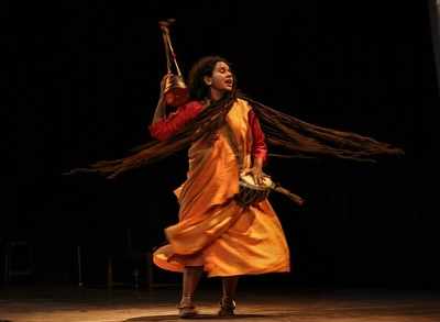Shakespeare's Romeo and Juliet to sing Baul tunes?