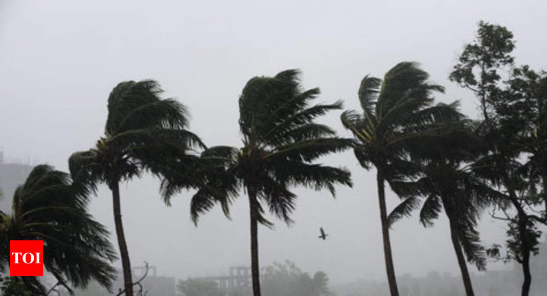 23 Dead, 1 Lakh Affected As Cyclone Aila Hits Bengal | India News ...