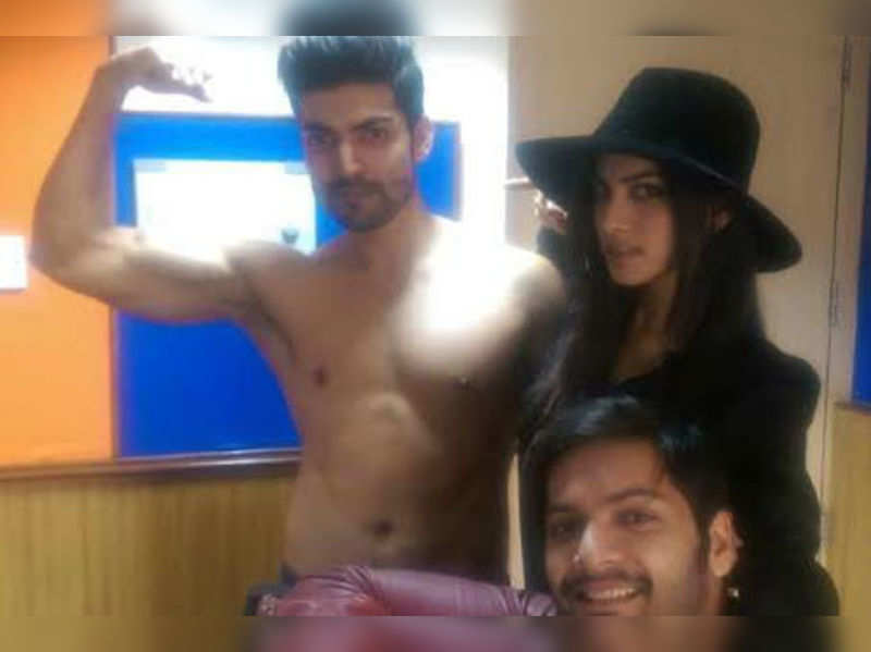 Gurmeet Choudhary goes shirtless during Khamoshiyan promotions | Hindi