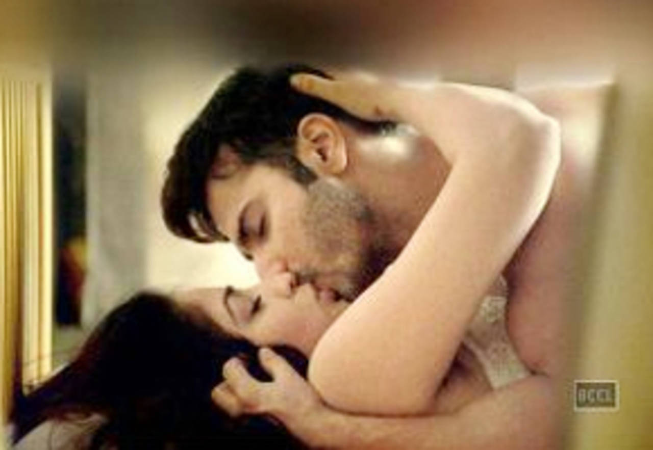 Varun Dhawan and Yami Gautam’s steamy lip-lock in ‘Badlapur’