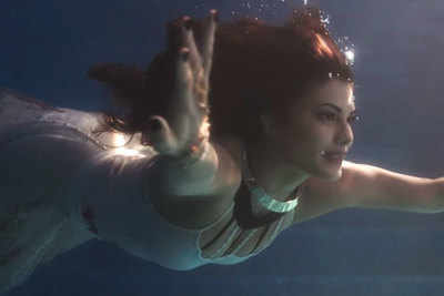 Jacqueline Fernandez, Arjun Rampal make love under water in Roy song ‘Boond Boond’