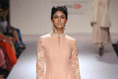 Go for Indian handlooms and weaves this season