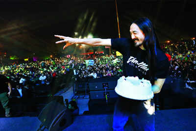 Cake-throwing Steve Aoki’s concert rocks in Delhi-NCR