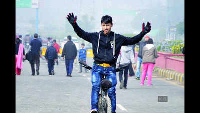 People brave the cold on Raahgiri Day in Indore