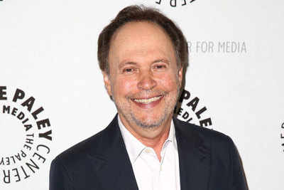 Billy Crystal clarifies gay sex scene comments
