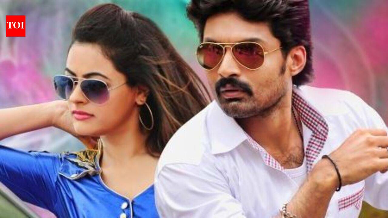 Pataas Movie Review {3.5/5}: Critic Review of Pataas by Times of India