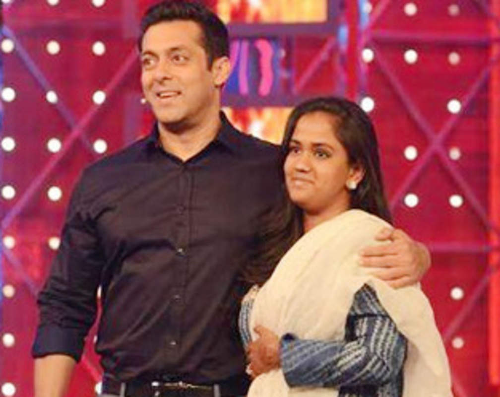 
Salman Khan gets angry after her sister Arpita is called fat!
