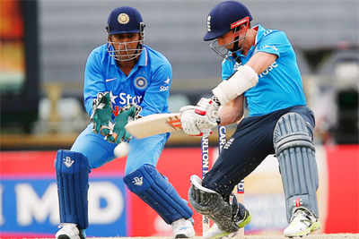 India knocked out of tri-series after losing to England