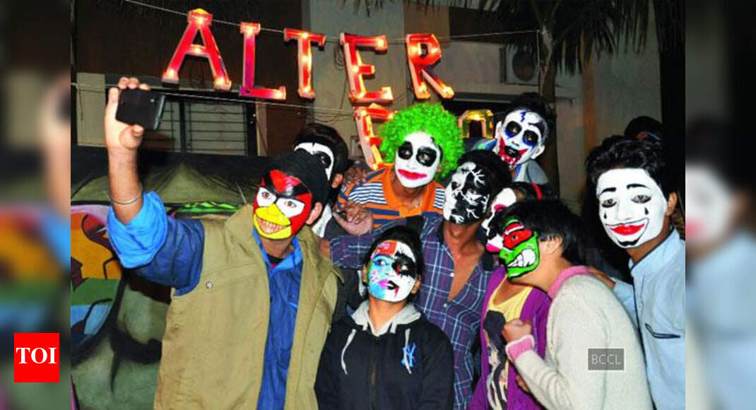 Pratbimb 200 College Teams Take Part In Art A Holic Alter Ego Face Painting Competition In Indore Events Movie News Times Of India