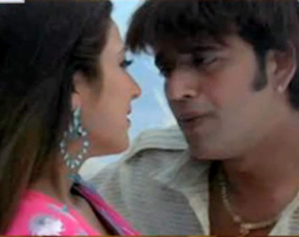
Chora Ganga Kinare Wala: Ravi Kishan gets cosy with Sweety Chhabra
