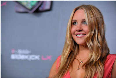 Amanda Bynes Looks Healthy During Public Outing | English Movie News ...