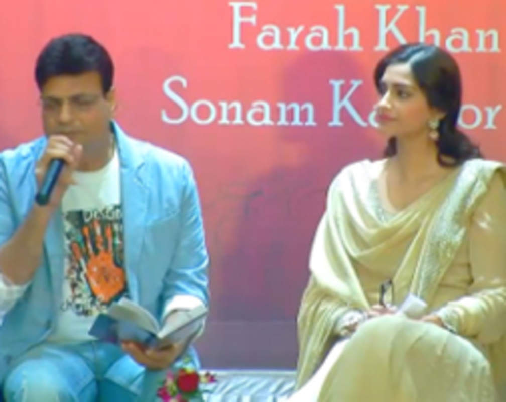 
Sonam Kapoor, Irrfan Khan, Farah at Irshad Kamil’s book launch – Part 1
