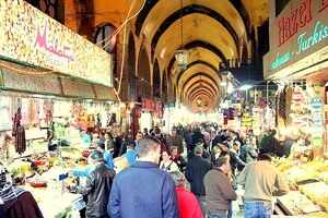 The Bazaar Quarter and Emin&ouml;n&uuml;