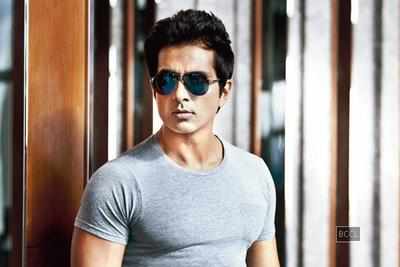 After removing stitches, Sonu Sood heads to the gym