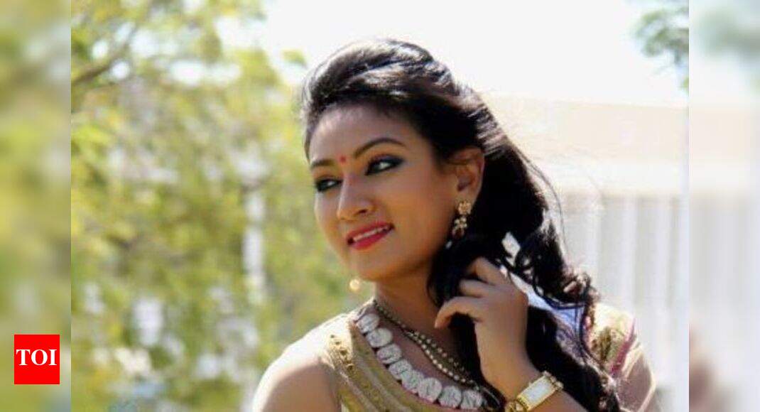 telugu tv actress sameera in dubai