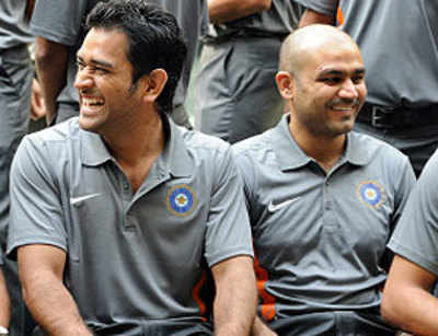 Dhoni giving Viru the cold shoulder?