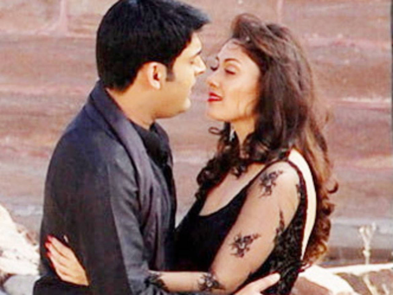 Kapil Sharma feels uncomfortable romancing Manjari Phadnis!