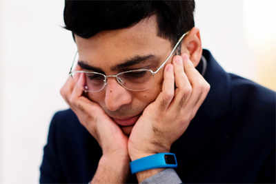 Anand beats Nakamura to jump to sole lead