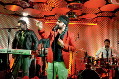 The Sky Bar hosts musical night in Delhi