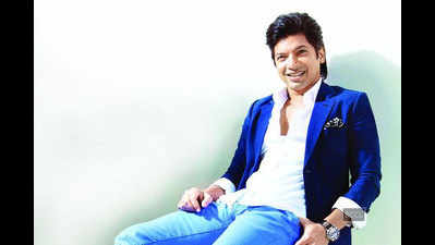 Shaan sings MP anthem at Indore Jheel Festival