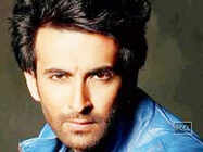 Nandish Sandhu turns into a snake