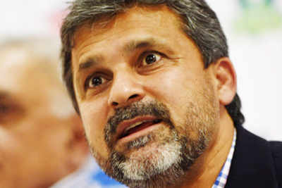 World Cup 2015: PCB recalls chief selector Moin Khan over casino visit