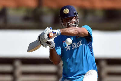World Cup 2015: MS Dhoni hurt at nets while batting