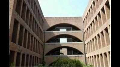 Faculty crunch doesn't spare national institutes: 32% at IITs, 22% at IIMs