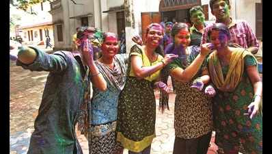 Government Law college students celebrarted Holi in Kochi