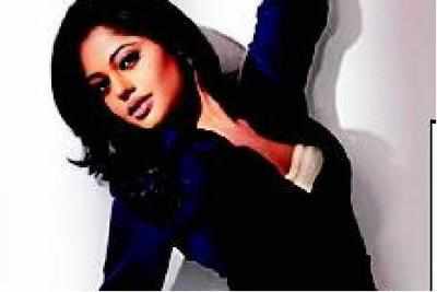 Bindu Madhavi bags a biggie!