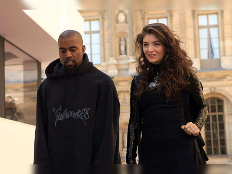 Kanye West, Lorde attend fashion show together in Paris English Movie(02)