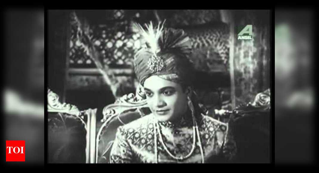 Anjan Dutt backs out of Jhinder Bandi remake Bengali Movie News