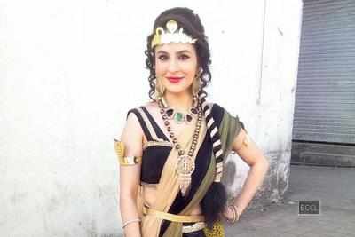 Roop Durgapal turns into a snake-woman