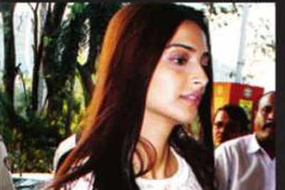 Sonam Kapoor back to song and dance